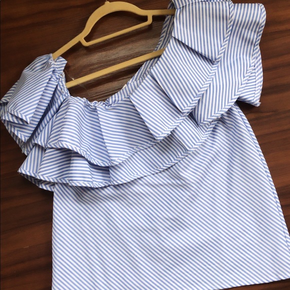 Main Strip blue and white striped top - Picture 2 of 3